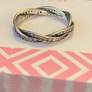 Pandora twisted ring with cz